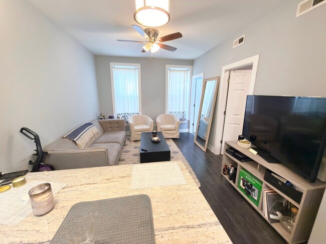 Building Photo - 1433 N Cleaver St