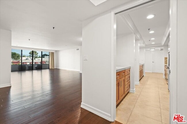 Building Photo - 10660 Wilshire Blvd