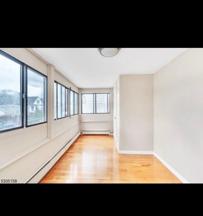 Foto del edificio - 54 Pamrapo Ave