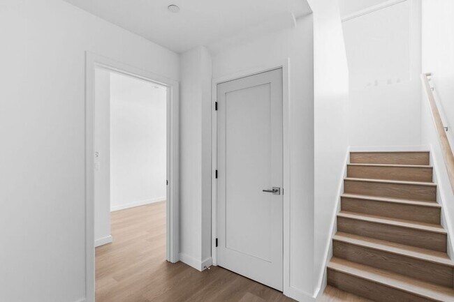 Building Photo - 6640 Valjean Ct