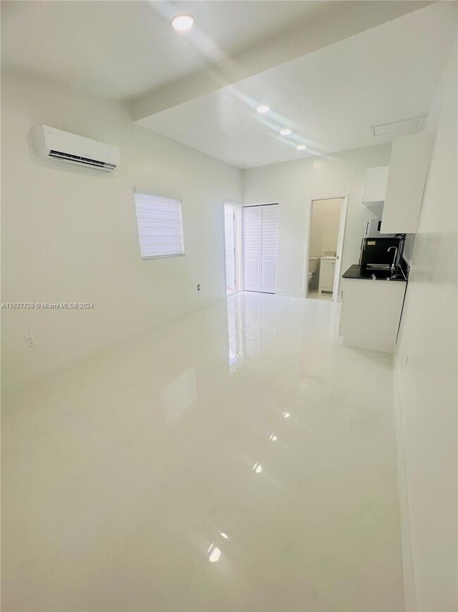 Foto del edificio - 651 SW 67th Ave