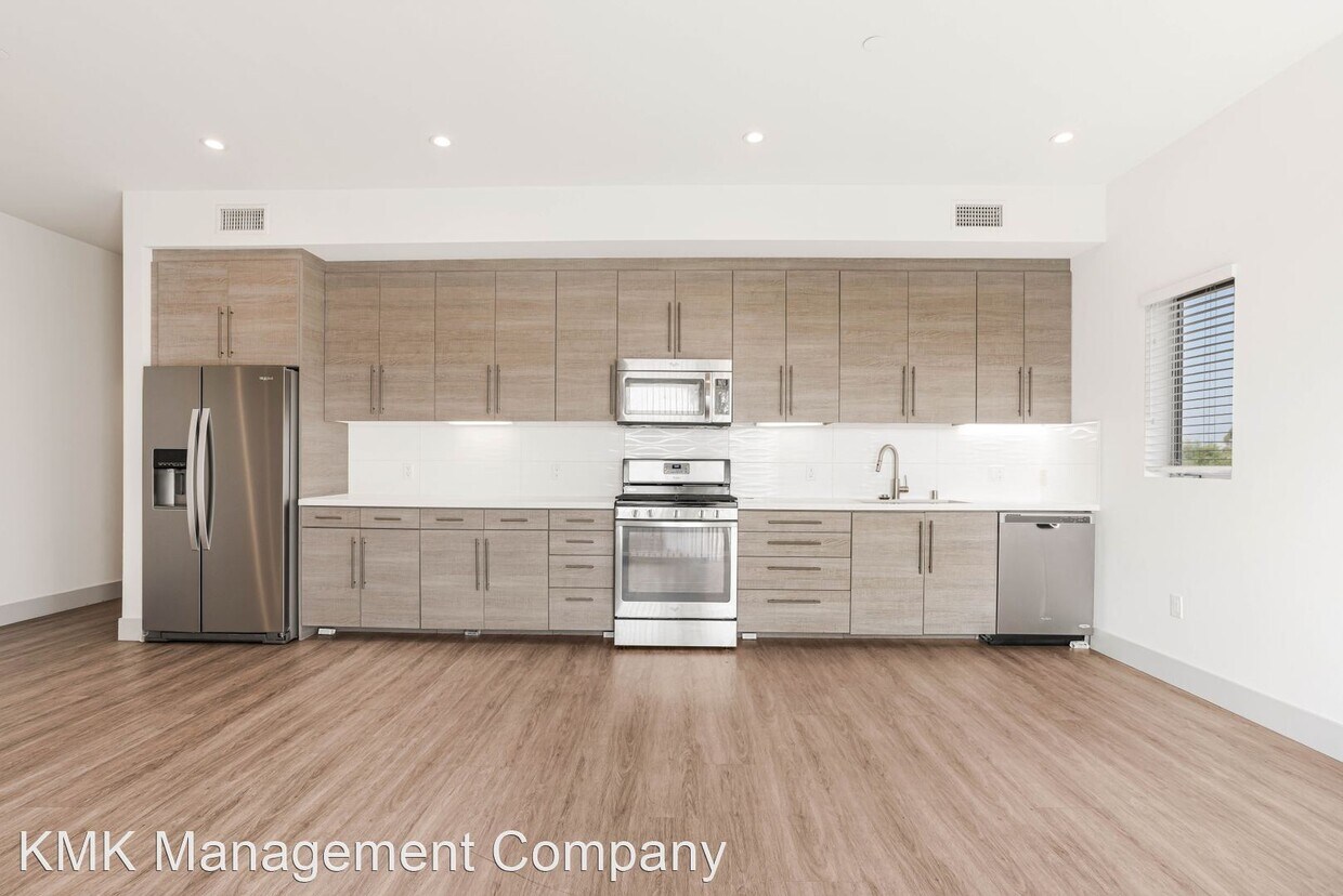 Primary Photo - 2 br, 2 bath Apartment - 11811 Culver Blvd...