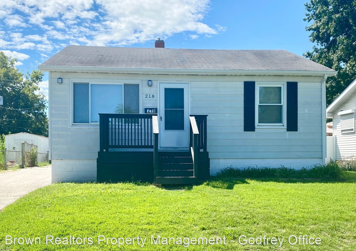Primary Photo - 3 br, 1 bath House - 218 Picker
