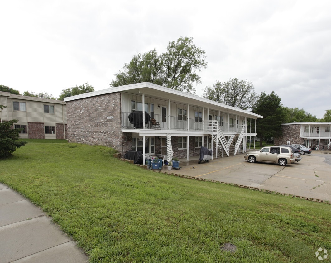 Primary Photo - 4140-4200 Edison Cir