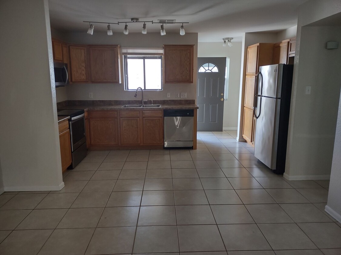 Foto principal - Two Bed Two Bath Single Story Town-Home in...