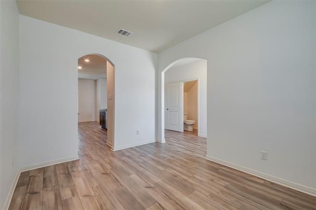 Foto del edificio - 7525 Pleasant Oaks St