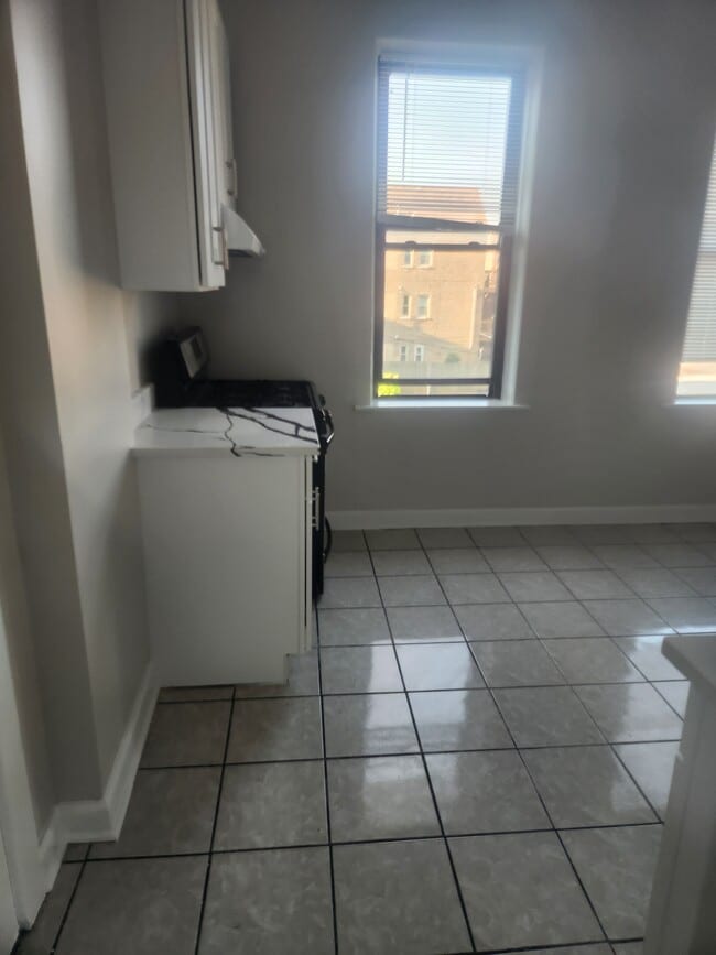 Kitchen - 2326 S Homan Ave