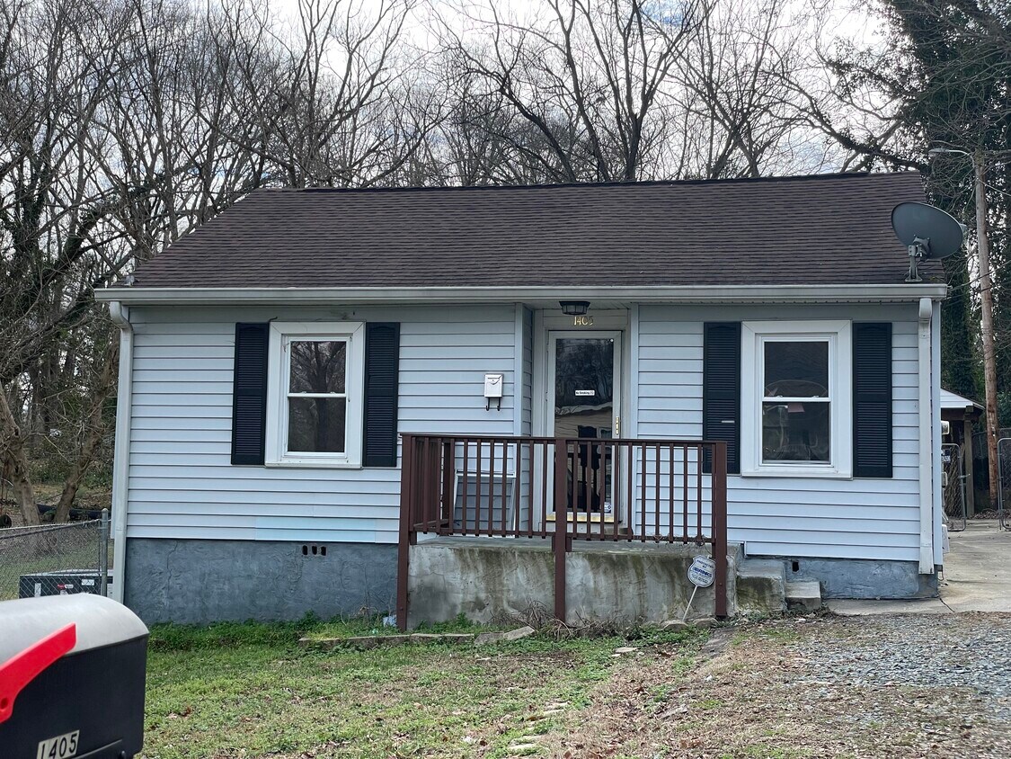 Primary Photo - 1405 W Walnut Ave