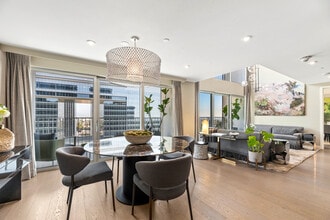 Building Photo - 2025 Ave of the Stars