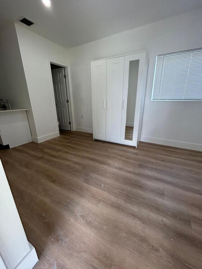 Foto del edificio - 1368 NW 71st St
