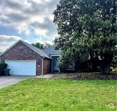 Building Photo - 1826 N Glenbrook Pl