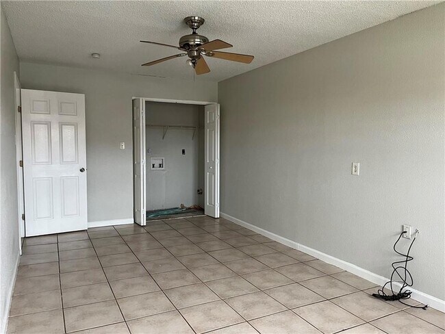 Foto del edificio - 14936 Curran Rd