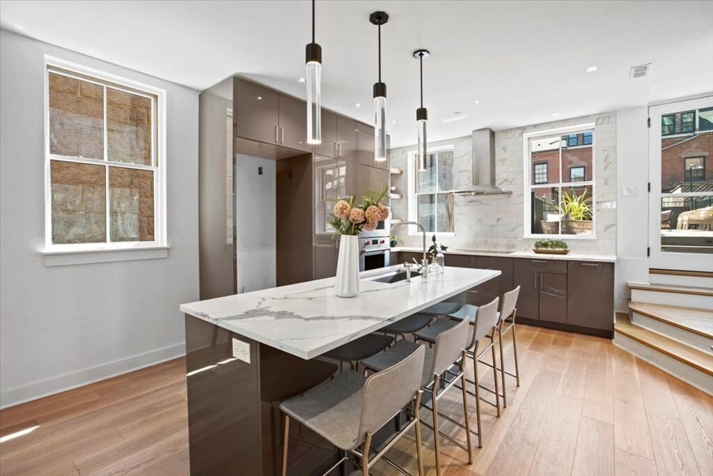 Primary Photo - 37 Bowdoin St