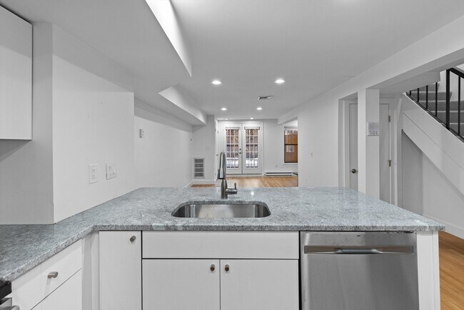 Foto del edificio - 221 W Newton St