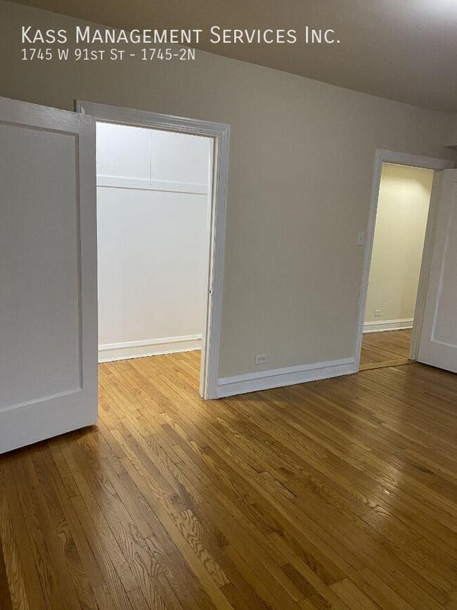 Foto del edificio - 1745 W 91st St