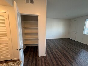 Interior Photo - Mariners Landing