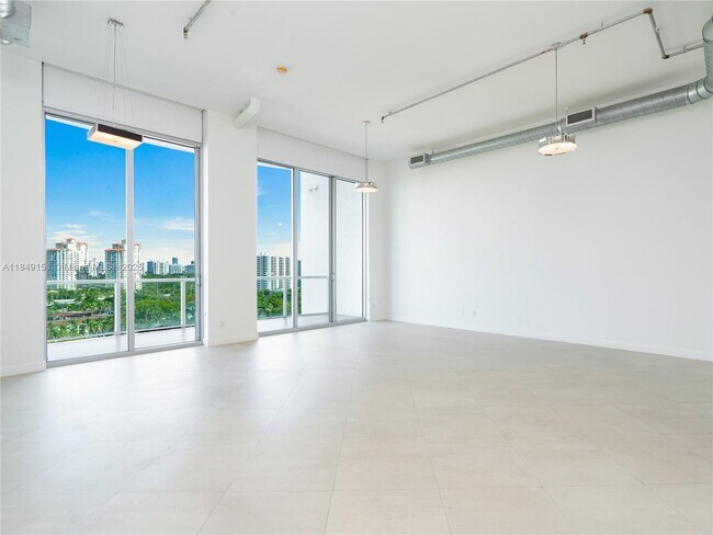 Foto del edificio - 3029 NE 188th St