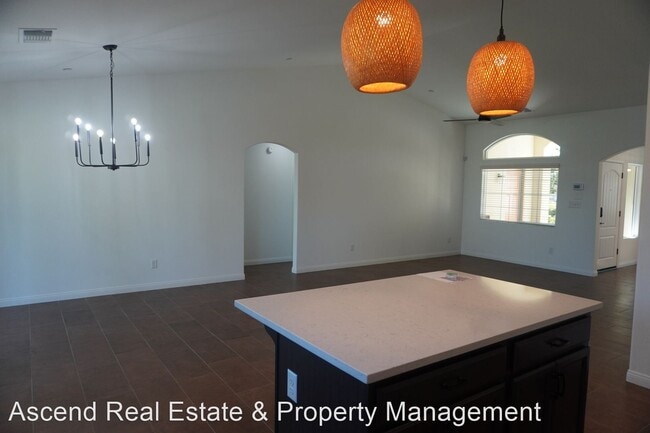 Building Photo - 5 br, 3 bath House - 7220 Saddleback Canyo...