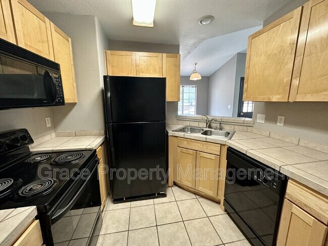 Foto del edificio - 8757 E Dry Creek Rd
