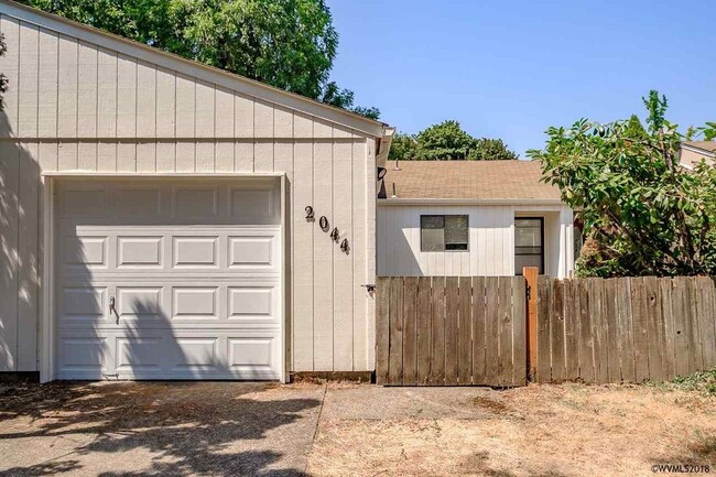 Building Photo - 2044 NW Arthur Pl