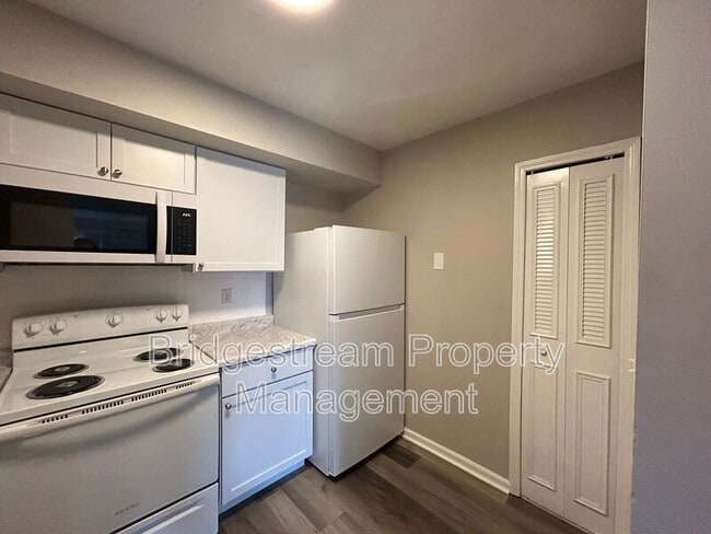 Building Photo - 441 N Broadway St