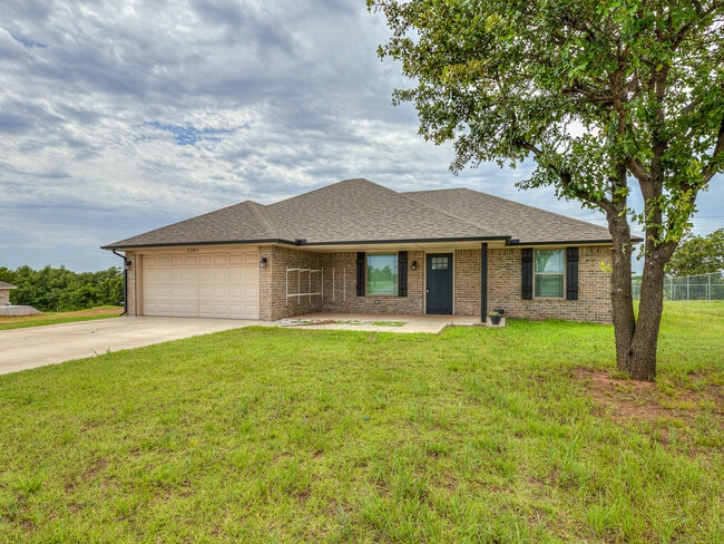 Building Photo - 2202 Buchanan Dr