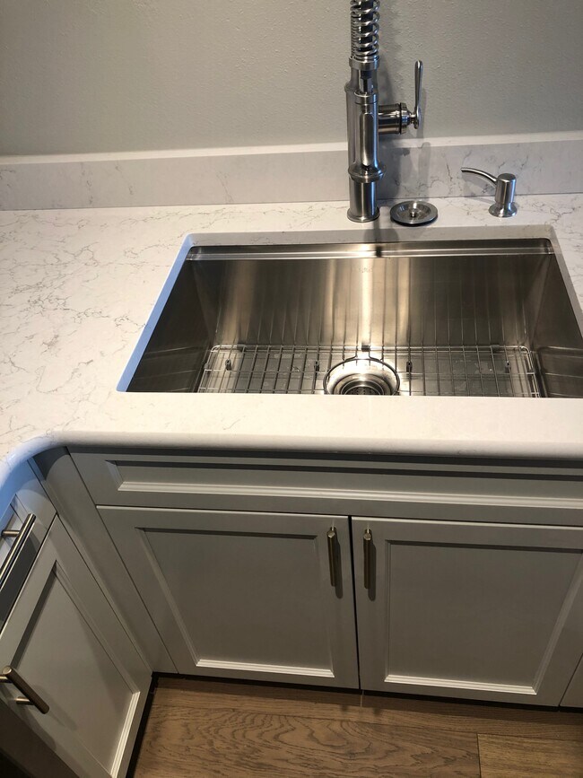 Kitchen Sink - 1105 Spring St