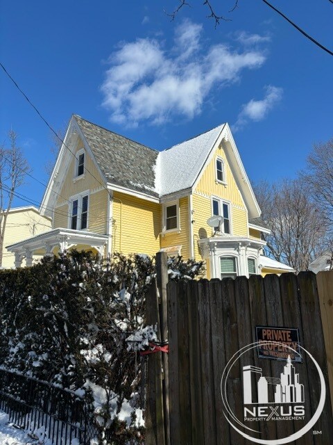 Foto del edificio - 493 Howard Ave