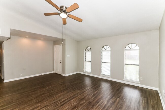 Foto del edificio - 6914 Pickett Dr