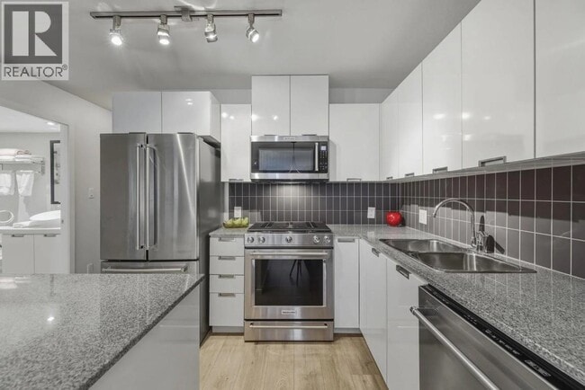 Building Photo - 151 2nd St W
