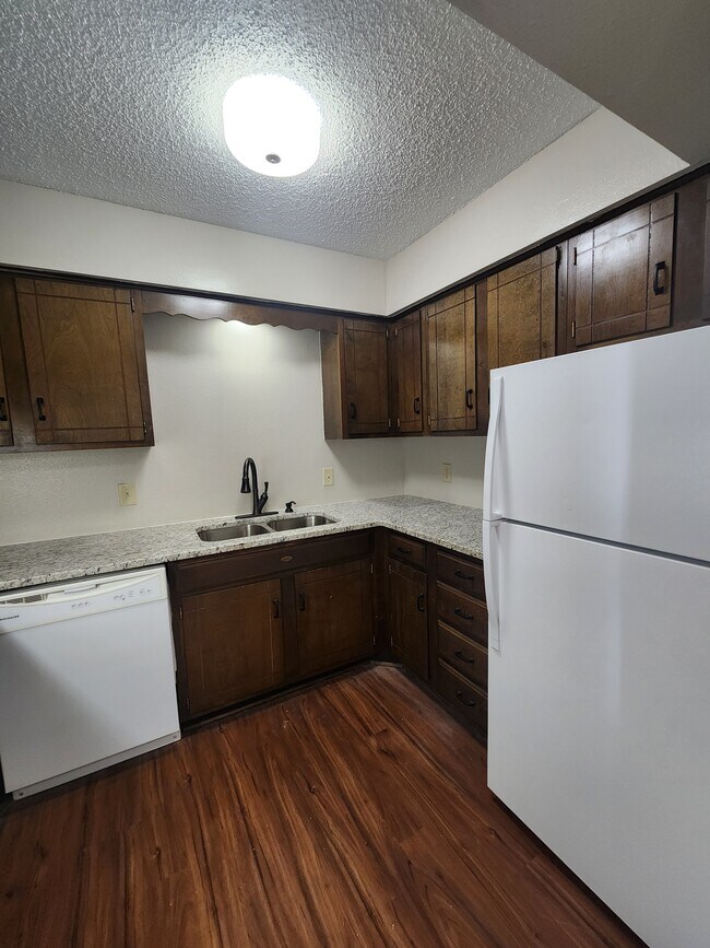 Foto del edificio - 1400 N Perkins Rd