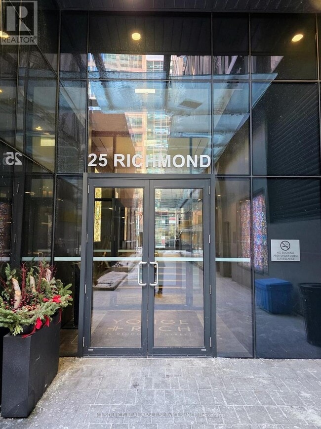 Photo du bâtiment - 25 Richmond St E