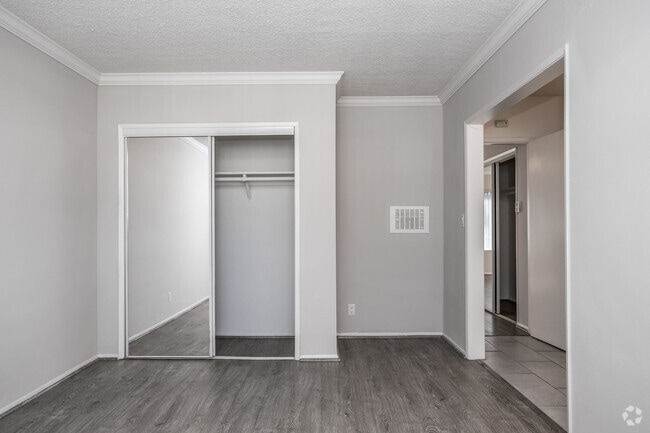 1BR, 1BA -725 SF - Terrace at the Village