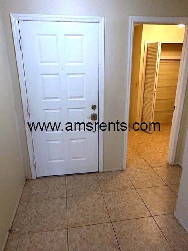 Foto del edificio - 3 bedroom Townhouse in Orlando