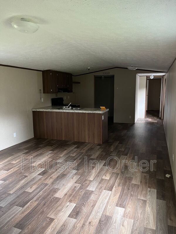 Foto del edificio - 120 Shamrock Park Dr
