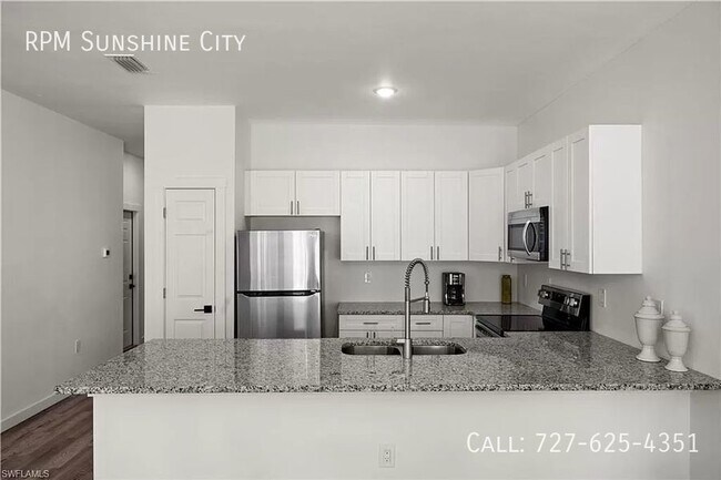 Foto del edificio - Modern Living Redefined: Luxury Duplexes i...