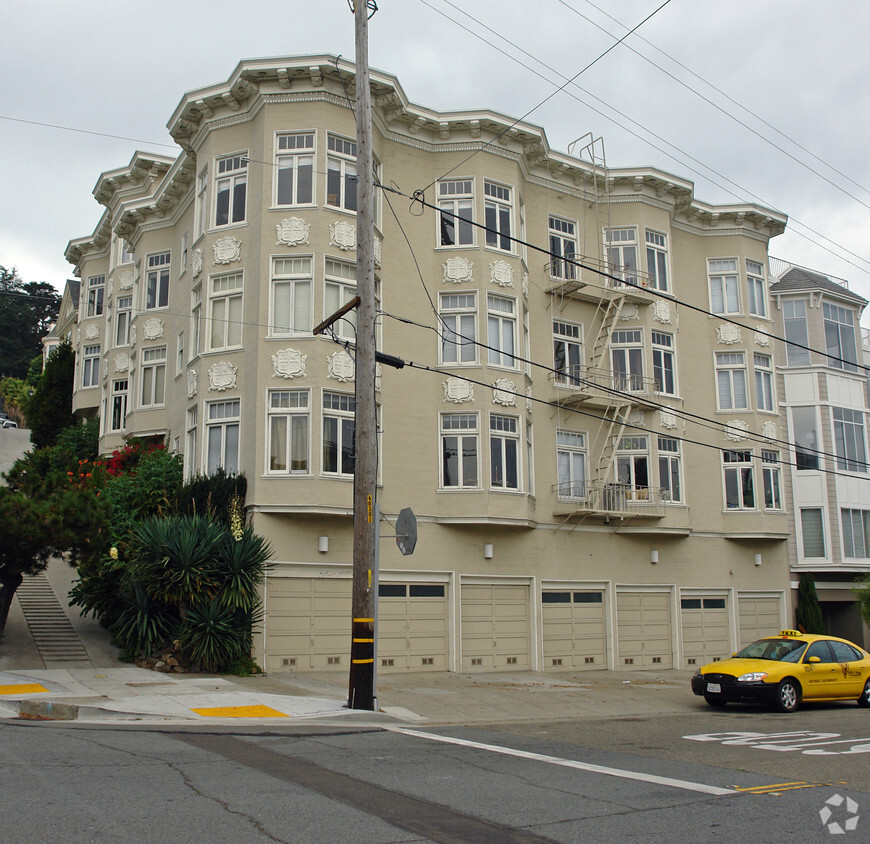 Building Photo - 800 Duboce
