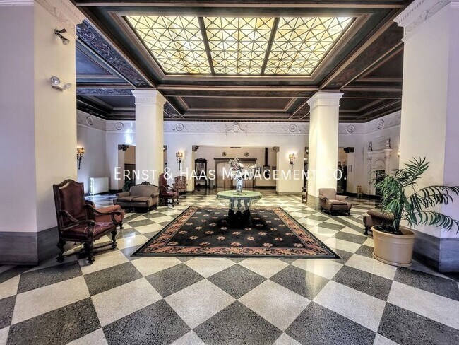 Foto del edificio - 315 W 3rd St