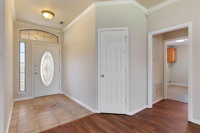 Building Photo - 6104 Alexus Dr