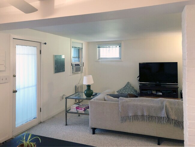 Foto del edificio - 1608 Allison St NW