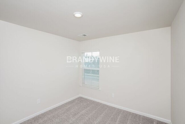 Foto del edificio - LOWER RENTAL RATE! Market rent $2,171. Loc...