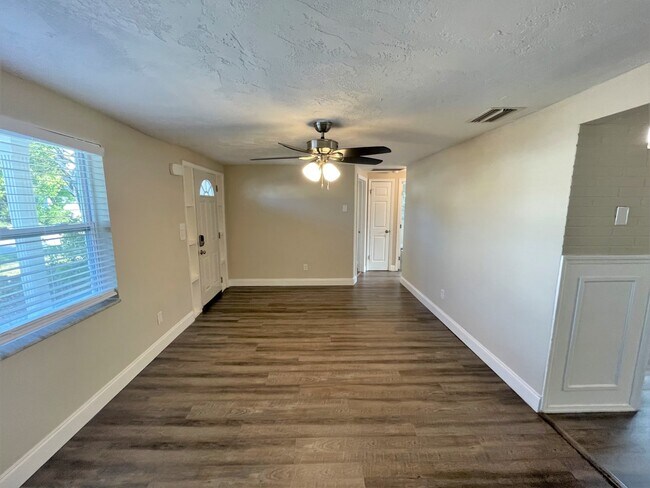 Foto del edificio - 3336 Rosefield Dr