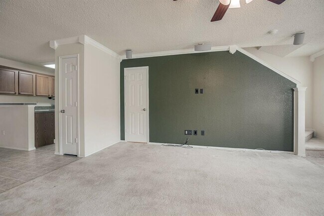 Foto del edificio - 5665 Giddyup Ln