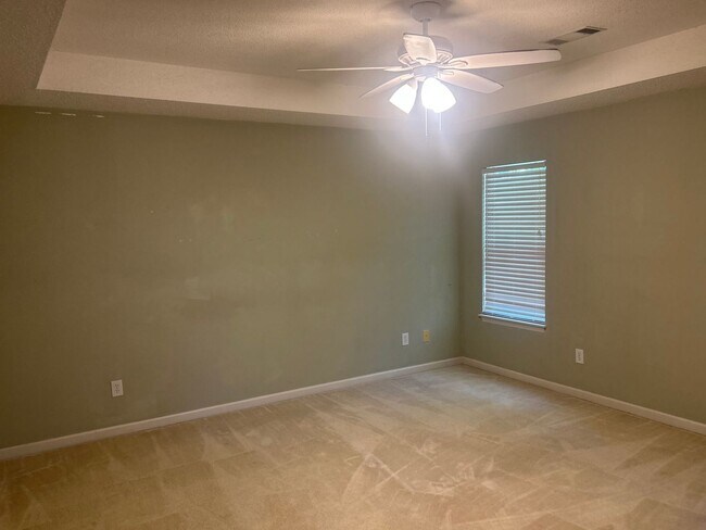 Foto del edificio - Prime Location * Evans Home * Screened Porch