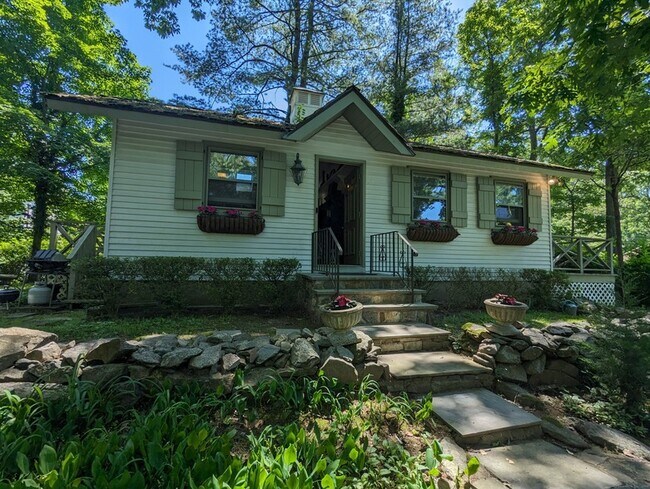 Foto del edificio - 3 Wild Rose Ln