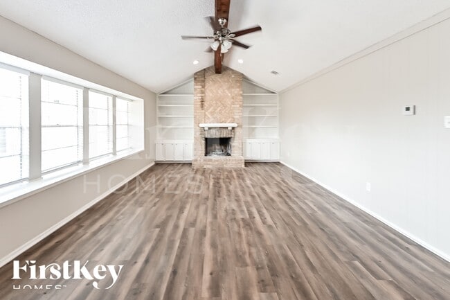 Foto del edificio - 8222 Streamside Dr