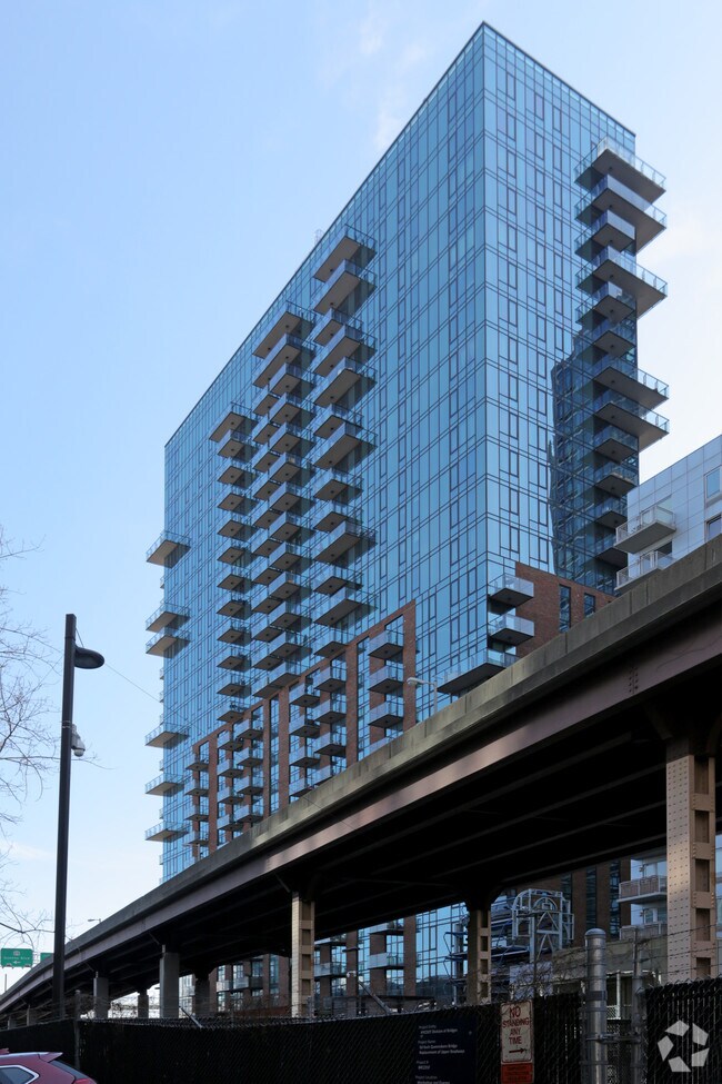 HALO LIC Apartments Long Island City, NY