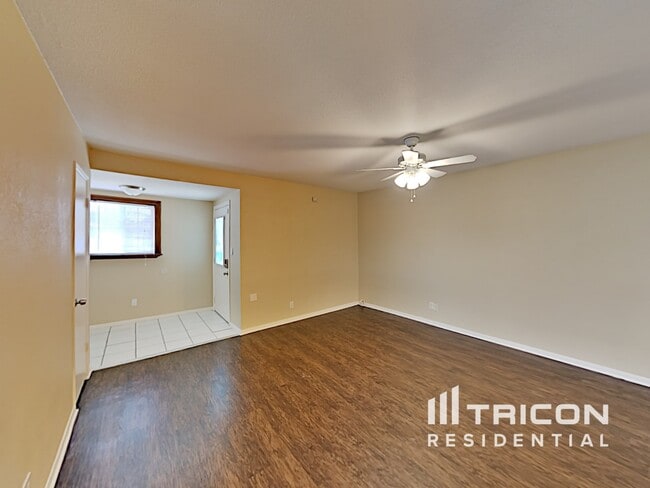 Building Photo - 6112 Granada Cir