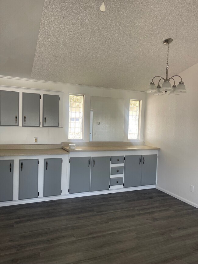Building Photo - 954 Roadrunner Dr