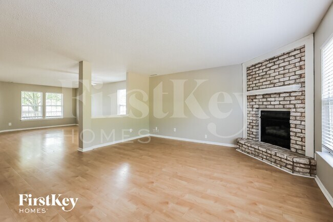 Building Photo - 8636 Aylesworth Dr